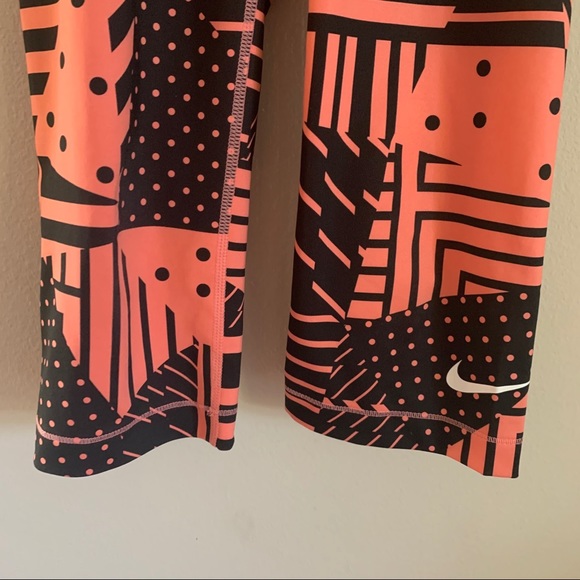 Nike Pro Dri-Fit Pink Black Geometric Crop Legging - Picture 3 of 10